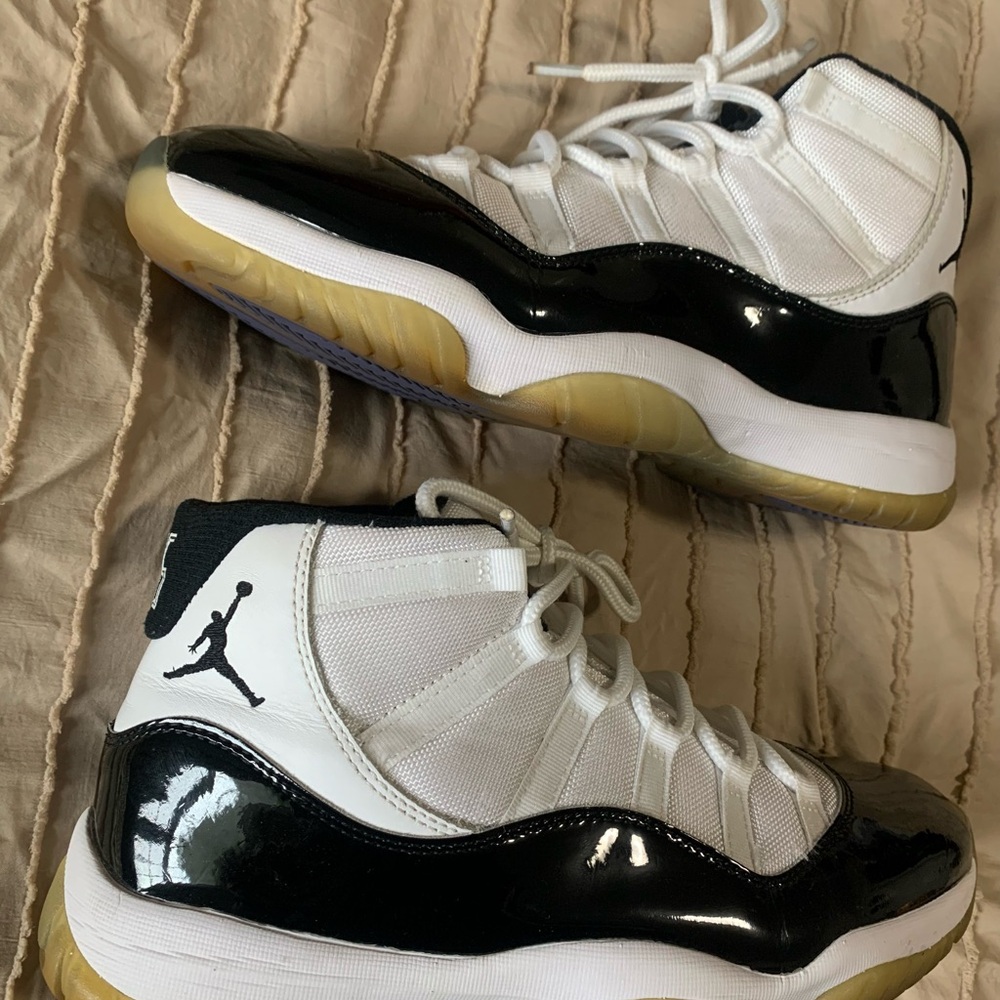 Air Jordan 11 Retro Concord Sneakers
